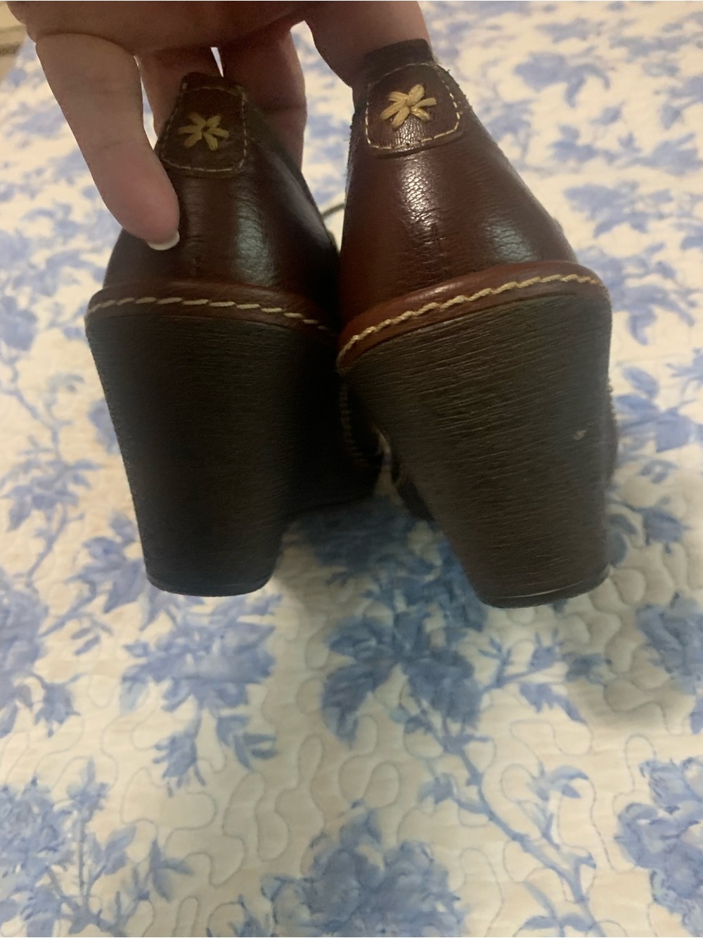 Sofft Olive Green Suede Wedge Oxfords with Brown Trim - Picture 4 of 9